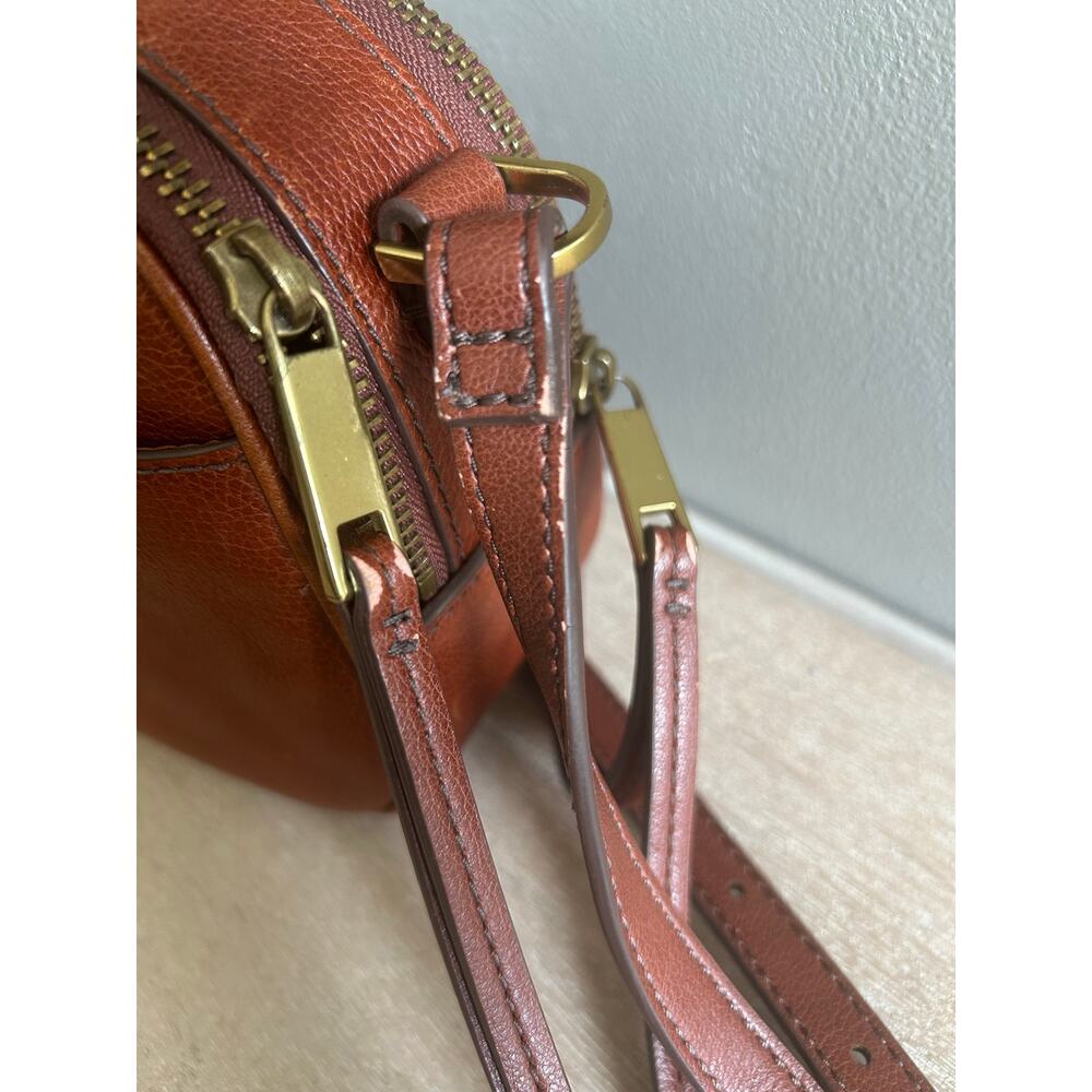 Vintage-Inspired Boho Minimalist Fossil Leather Crossbody - Picture 14 of 16
